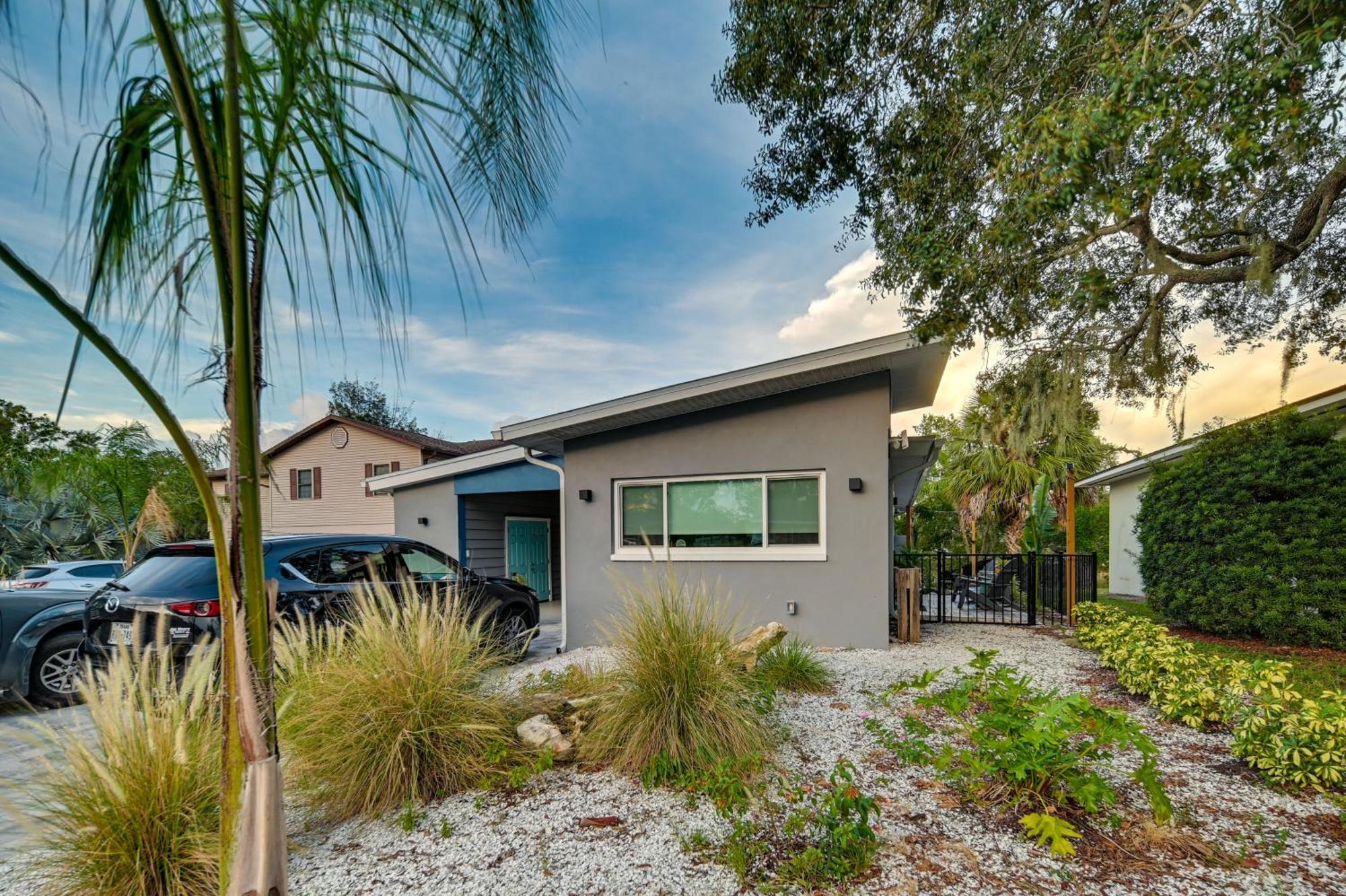 Holiday home Pet-friendly Waterfront - 2 Mi To Beach!
