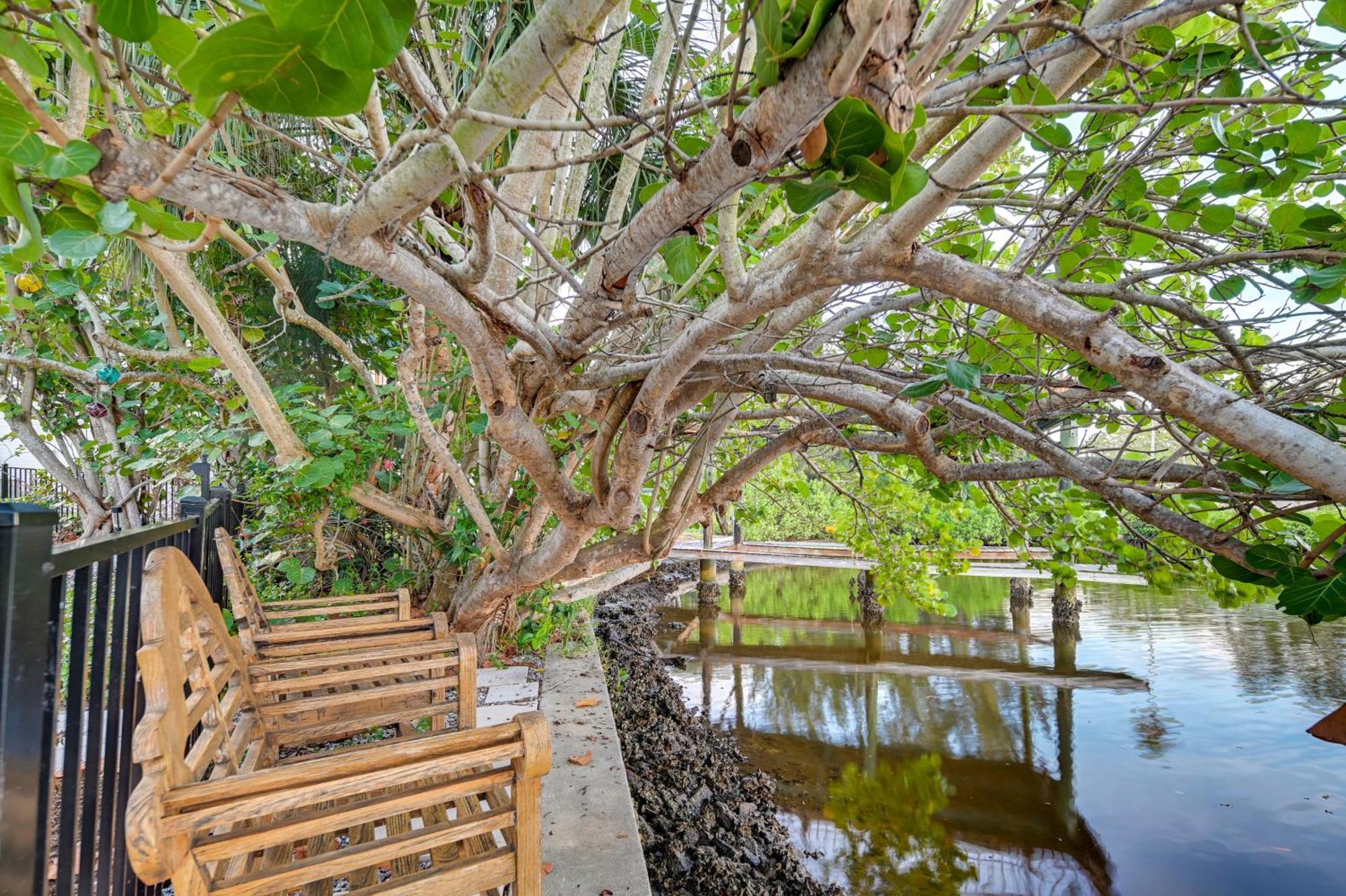 Pet-friendly Waterfront - 2 Mi To Beach! Holiday home