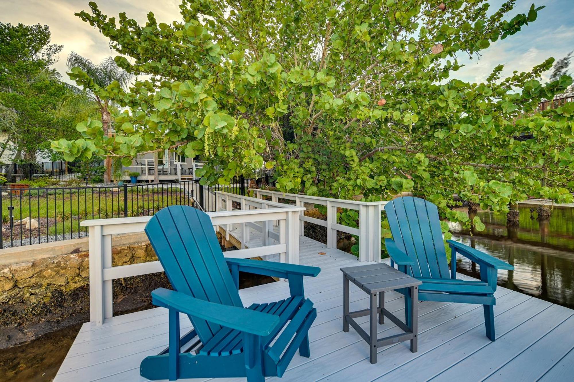 Holiday home Pet-friendly Waterfront - 2 Mi To Beach! *